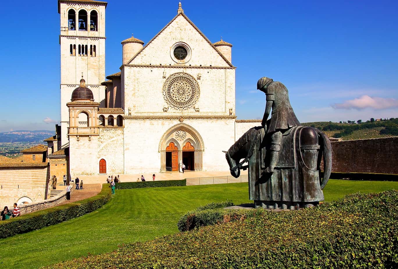 Statue of St Francis riding toward his cathedral