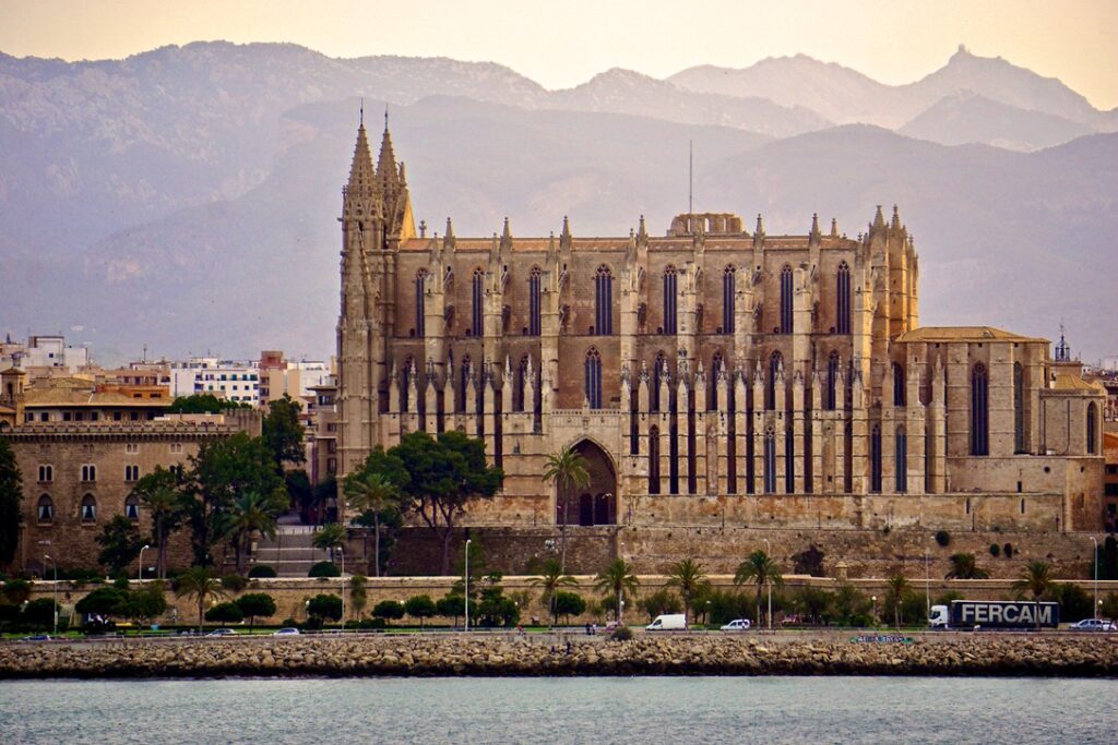 Cathedral de Santa Maria from the Cruise Ship