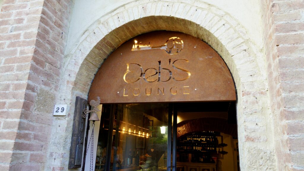 Deb's Lounge